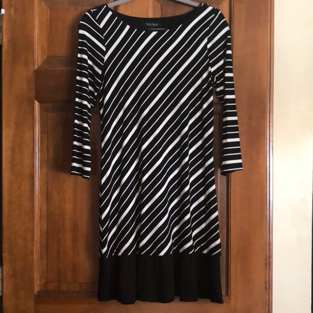 Stretchy White House Black Market dress!